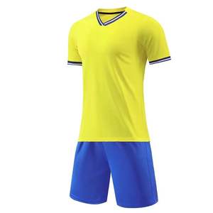 Maillots de football et vêtements de sport personnalisés pour hommes à col en V avec impression par sublimation, tissu à séchage rapide et écologique - Vente en gros directe usine - Product Image 4