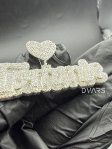จี้รูปหัวใจประดับเพชรแบบ Iced Out พร้อมชื่อสั่งทำพิเศษ ผ่านการทดสอบเพชร จี้โมอิสซาไนต์ เงินแท้ 925 จี้พร้อมสลักชื่อส่วนตัว - Product Image 3
