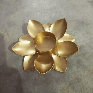 Portavelas de Lujo con Forma de Flor de Loto Dorada, Soporte de Metal para Velas de Té, Decoración para el Hogar, Centro de Mesa para Bodas y Diwali - Product Image 4