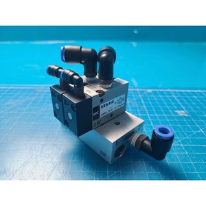 Válvula Solenoide Neumática SMC VZA412 de 5 Puertos, Usada, Piezas de Equipos Legacy Semiconductor - Product Image 2