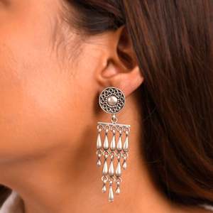 Boucles d'oreilles pendantes en argent pur tribal Meera Jaipur, accessoires de mode - Product Image 1