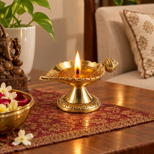 Lampe à huile Diya en laiton de style artisanal avec poignée décorative pour Puja, Diwali, temple, décoration intérieure, lampe indienne en laiton, cadeaux en gros - Product Image 2