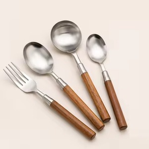 Ensemble de couverts en métal contemporain, vaisselle attrayante pour les repas à la maison et les réceptions - Product Image 2