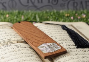 Marque-pages créatifs en bois naturel avec incrustations de résine – Articles élégants pour l'Aïd, le Ramadan et les fêtes – Vente en gros - Product Image 3