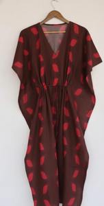 ชุดเดรสยาวแบบคาฟตันผ้าฝ้ายย้อมสีสไตล์โบฮีเมียนสั่งทำพิเศษ ซักได้ เป็นมิตรต่อสิ่งแวดล้อม คอวี พร้อมเชือกผูกสีตัดกัน สำหรับลูกค้าบูติก - Product Image 4