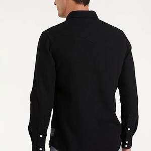 Chemise en jean en tissu durable avec boutons sur le devant et design pratique, chemise en jean élégante pour tous les jours - Product Image 2