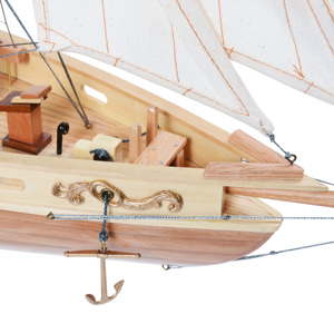 Modelo de Yate Bluenose II de Madera de Cedro Hecho a Mano, Completamente Ensamblado, para Decoración del Hogar y Regalo - Hecho en Vietnam - Product Image 4