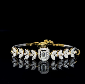 Bracelet de luxe en diamant de laboratoire taille émeraude, motif feuille d'or, bijoux fins pour mariage et mariée - Product Image 1