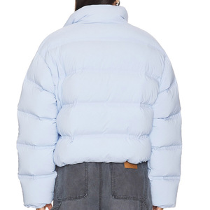 Chaqueta Acolchada Corta para Mujer, con Logotipo Personalizado, MOQ Bajo, Chaqueta Abrigada para Exteriores, Brillante, Acolchada, Tipo Bomber - Product Image 2
