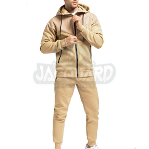 Conjunto de chándal unisex de corte holgado diseñado para amantes del streetwear que valoran tanto la comodidad como la tendencia. Hecho de material de lana premium - Product Image 3