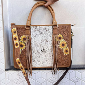 Sac fourre-tout à franges en cuir sculpté à la main Sac à main élégant en mousse Fourrure de vachette Collection élégante de sacs pour femmes multi-usages - Product Image 1