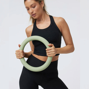 Conjunto de 2 piezas de ropa deportiva de yoga transpirable sin costuras: Top corto tipo racerback hecho a medida y leggings de cintura alta con diseño frontal. - Product Image 5