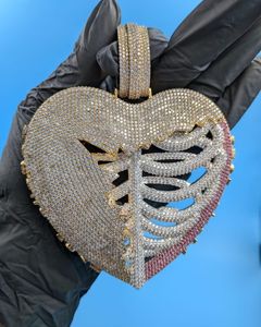 Colgante de Corazón Partido con Diseño de Medio Esqueleto, Chapado en Oro Blanco, con Incrustaciones de Moissanita, Plata 925, Estilo Hip Hop y Rapper - Product Image 1