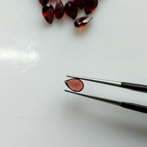 Granate Rojo Natural de 6x4MM, Corte Pera, Gema Suelta de la Mejor Calidad para Joyería, Gemas de Montaña Roja - Product Image 3
