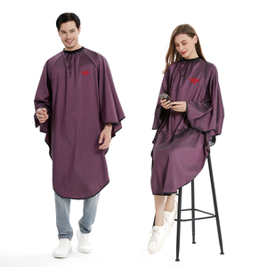 Capes de coiffure imperméables en PVC avec manches longues pour salon de coiffure - Product Image 6