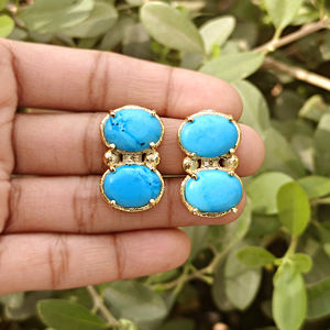 Boucles d'oreilles clous ovales en turquoise bleue, bijoux de créateur, plaqué or 18 carats, vente en gros, bijoux en laiton - Product Image 3