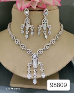 Ensemble de bijoux glamour classique plaqué argent avec strass orange, collier et boucles d'oreilles, pour mariages, fiançailles et événements nocturnes - Product Image 1