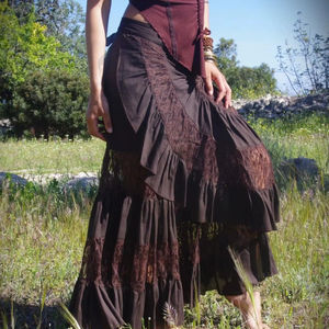 Falda Maxi Cruzada con Volantes y Diseño Asimétrico, Estilo Bohemio para una Elegancia Fluida y Uso Diario - Product Image 1