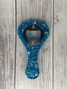 Ouvre-bouteille en résine fait main avec motifs artistiques à l'encre d'alcool, idéal pour un cadeau haut de gamme et pour la collection de la maison - Product Image 6