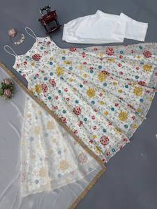 ชุดเดรส Anarkali สีขาวปักลายดอกไม้สำหรับผู้หญิง พร้อมผ้าคลุมไหล่ ดีไซน์ทันสมัย เหมาะสำหรับงานเทศกาลและงานปาร์ตี้ ชุดพื้นเมืองสำหรับทุกฤดูกาล - Product Image 5