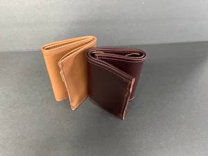 กระเป๋าสตางค์หนังแท้พับสามสำหรับผู้ชาย รุ่นบาง ป้องกัน RFID ช่องใส่บัตรเครดิต ช่องใส่เหรียญ  รับทำโลโก้ตามสั่ง โรงงาน NTW-0033 - Product Image 1