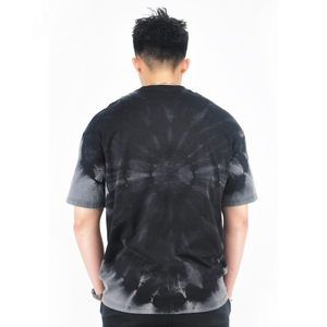 เสื้อยืดคอกลมแขนสั้นลายทางผู้ชาย ทรงปกติ น้ำหนัก 230 กรัม ผ้าฝ้าย 100% สวมใส่สบาย ผ้าถัก ลายสีแดง ขาว เทา - Product Image 3
