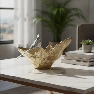 Bol en métal doré fait main avec décor d'oiseau argenté, plat de service décoratif pour la décoration de table, 19 cm - Product Image 6