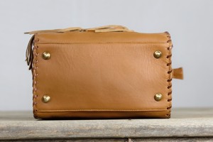 Bolsa de Viaje Speedy 100% Cuero Genuino con Panel de Piel de Vaca y Detalle Floral, Color Marrón con Borlas Blancas, Estilo Casual, Cierre de Cremallera - Product Image 4