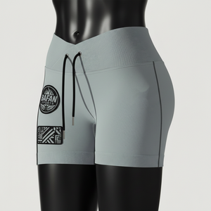 ผ้าสแปนเด็กซ์โพลีเอสเตอร์เนื้อนุ่ม 230 GSM สีเทาอ่อน แบบขาสั้น ยืดหยุ่นได้ ขอบเอวแบบริบ มีแผงตะเข็บ พร้อมโลโก้ซิลิโคนแบบกำหนดเอง - Product Image 4