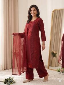 Conjunto de traje salwar premium Mal Chanderi con espejo de mano, bordado de lentejuelas y dupatta de organza - Product Image 1