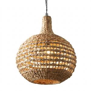 Abat-jour suspendu en jacinthe d'eau, style bohème, tissé à la main en fibres naturelles, provenance durable, finition en acier poli - Product Image 1