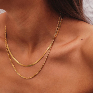 Collares de Moda Europeos Americanos de Oro de 14K con Diseño de Cadena Avanzada de Doble Capa con Eslabones Torcidos, Estilo Transfronterizo - Product Image 3