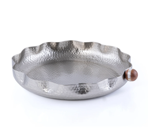 Magnifique plateau à chocolat classique en acier inoxydable poli avec support en bois et décorations en forme de feuilles, idéal pour la cuisine et la présentation à la maison. - Product Image 3