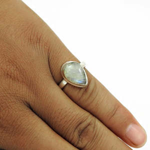 Anillo de piedra lunar arcoíris con corte de pera en plata de ley 925, joyería fina bohemia para uso diario, boda o compromiso. - Product Image 2