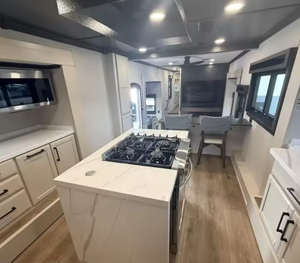 Autocaravana Usada Económica 2025 2024 2023 Quinta Rueda RiverStone 421FK Forest River Autocaravanas Remolques de Viaje - Product Image 3