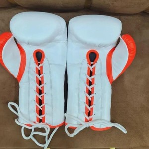 Gants de boxe Fly blancs et orange à lacets en cuir respirant pour adultes – Équipement d'entraînement – Gants de boxe Winning – No Boxing No Life - Product Image 3