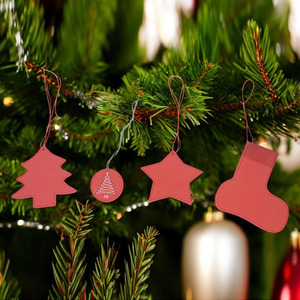 Boules, étoiles et chaussettes de Noël en cuir rouge faites à la main, décorations festives suspendues pour arbres de Noël - Product Image 5