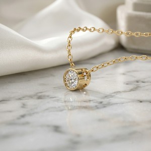 Collier solitaire en diamant rond serti clos de 1,00 CTW - Product Image 1
