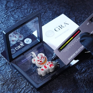Colgante de Oso Feroz – Colgante de Oso de Plata de Ley 925 Totalmente Incrustado con Moissanita, Colgante de Oso Salvaje Esmaltado, Colgante de Oso Enfadado - Product Image 5