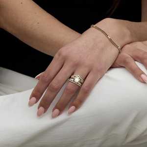 Bague de fiançailles solitaire minimaliste moderne en or 14k 18k avec diamant de laboratoire émeraude serti clos, vente en gros fabricant - Product Image 6