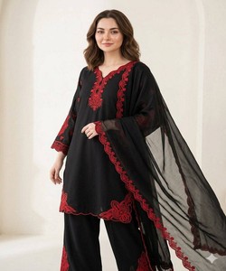 ชุดปักลายมูล ชานเดรี แบรนด์ริชลุค พร้อมกางเกงปาลาซโซ่และผ้าคลุมไหล่ สำหรับงานเทศกาล ราคาขายส่ง เสื้อผ้าชาติพันธุ์ สีดำ - Product Image 2