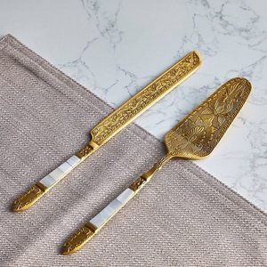 Service de salade élégant en or avec gravure florale, ensemble de couverts en métal poli miroir pour la table de mariage - Product Image 2