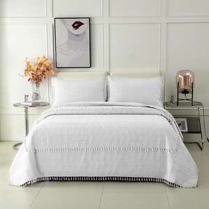 ผ้าคลุมเตียงแบบใหม่ 100% โพลีเอสเตอร์ ผ้าควิลท์อัลตราโซนิก สีพื้น ผ้าปูที่นอนเนื้อนุ่ม พร้อมพู่ห้อยลายตารางหมากรุก - Product Image 3