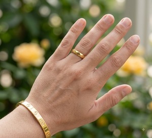 Anillo Facetado de Oro de 14Kt, Banda Poligonal de 4mm, Anillo Minimalista para Hombre y Mujer, Banda Lisa, Fabricante de Joyería Personalizada - Product Image 4