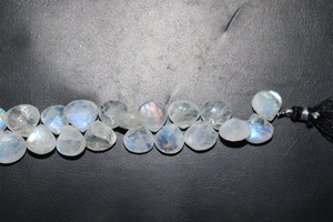 Cuentas en forma de corazón facetadas de piedra lunar arcoíris 9,5-10,5mm 8 pulgadas piedra Natural de Corte Lateral al por mayor para la fabricación de joyas - Product Image 5