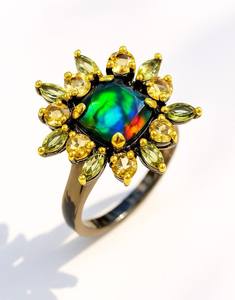 Bague de mariage en opale de feu naturelle plaquée rhodium, inspirée de la reine, mettant en valeur l'élégance royale, la lueur ardente et un design luxueux intemporel - Product Image 1