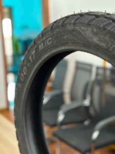 Pneu moto tubeless K103 3.00-17 de haute qualité en caoutchouc naturel, neuf, fabriqué au Vietnam, pièce de rechange, prix abordable du Vietnam - Product Image 3