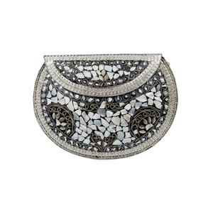 Pochette de soirée artisanale en mosaïque de nacre pour femme, sac à main de créateur argenté avec cadre métallique - Product Image 1