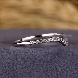 Anillo de Boda Delicado en Forma de V con Diamantes Cultivados en Laboratorio, Oro Rosa, Oro Blanco, Media Eternidad, Chevron, Anillo Apilable Curvo, Anillo a Juego - Product Image 3