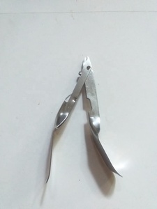 Tijeras manuales de acero inoxidable para quitar suturas, para uso hospitalario y quirúrgico, Regal Impex - Product Image 5